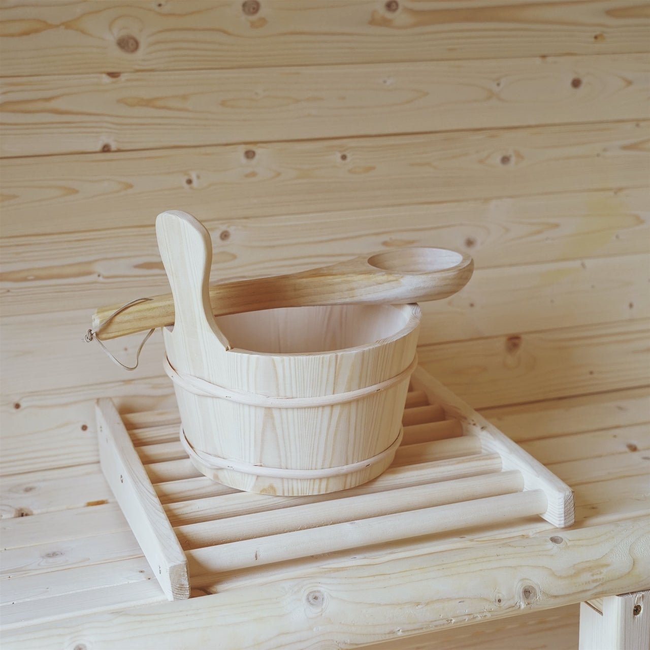 Aleko Pine Wood Sauna Bucket with Plastic Liner and Water Scoop